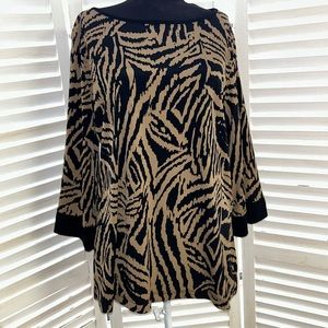 I’m selling this Chicos top,size 2